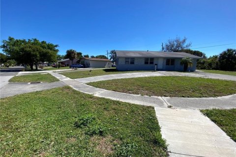 House in West Palm Beach, Florida 3 bedrooms, 125.6 sq.m. № 2182016 - photo 4