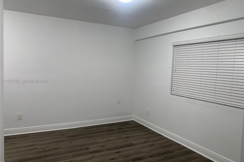 Appartement à louer à Coral Gables, Floride: 1 chambre, 54.35 m2 № 2038325 - photo 2