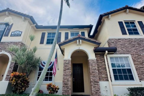 Adosado en alquiler en Cutler Bay, Florida, 2 dormitorios, 135.45 m2 № 1923789 - foto 1