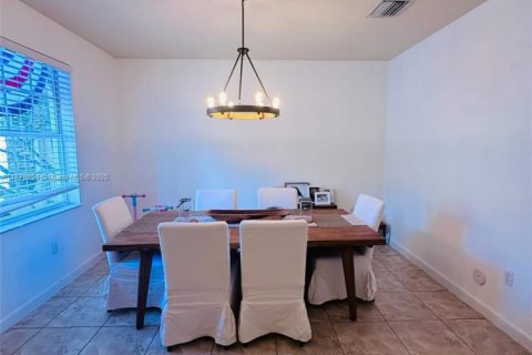 Adosado en alquiler en Cutler Bay, Florida, 2 dormitorios, 135.45 m2 № 1923789 - foto 6