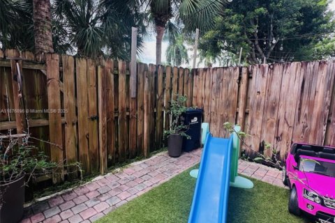 Adosado en alquiler en Cutler Bay, Florida, 2 dormitorios, 135.45 m2 № 1923789 - foto 2