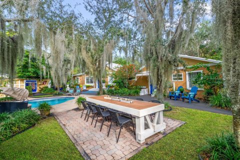 House in Cloud Lake, Florida 7 bedrooms, 273.23 sq.m. № 2082181 - photo 9