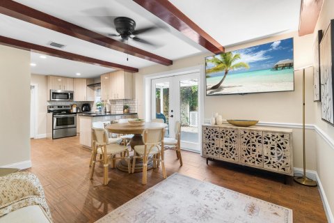 House in Cloud Lake, Florida 7 bedrooms, 273.23 sq.m. № 2082181 - photo 29