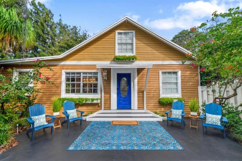 House in Cloud Lake, Florida 7 bedrooms, 273.23 sq.m. № 2082181 - photo 8