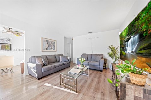 Снять в аренду виллу или дом в Майами-Шорс, Флорида 2 спальни, 163.51м2, № 2043700 - фото 3