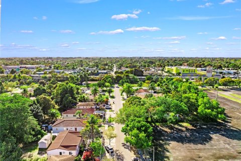 Снять в аренду виллу или дом в Майами-Шорс, Флорида 2 спальни, 163.51м2, № 2043700 - фото 26