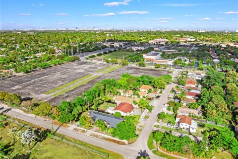 Снять в аренду виллу или дом в Майами-Шорс, Флорида 2 спальни, 163.51м2, № 2043700 - фото 19