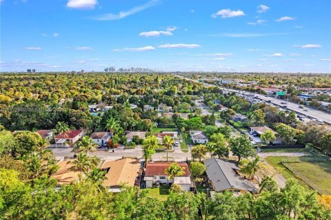 Снять в аренду виллу или дом в Майами-Шорс, Флорида 2 спальни, 163.51м2, № 2043700 - фото 16