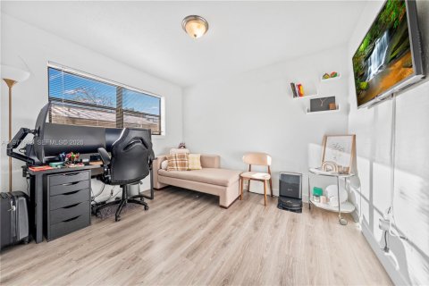 Снять в аренду виллу или дом в Майами-Шорс, Флорида 2 спальни, 163.51м2, № 2043700 - фото 9