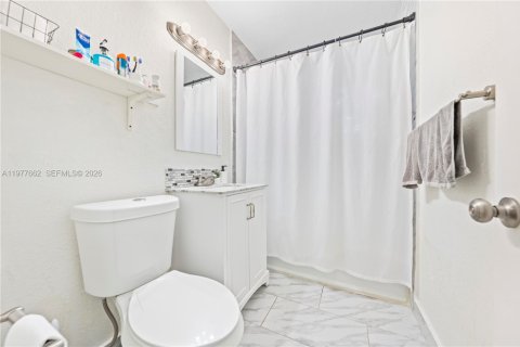Снять в аренду виллу или дом в Майами-Шорс, Флорида 2 спальни, 163.51м2, № 2043700 - фото 8