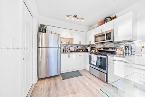 Снять в аренду виллу или дом в Майами-Шорс, Флорида 2 спальни, 163.51м2, № 2043700 - фото 6