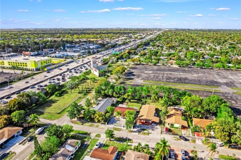 Снять в аренду виллу или дом в Майами-Шорс, Флорида 2 спальни, 163.51м2, № 2043700 - фото 18