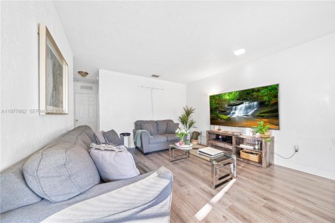 Снять в аренду виллу или дом в Майами-Шорс, Флорида 2 спальни, 163.51м2, № 2043700 - фото 4