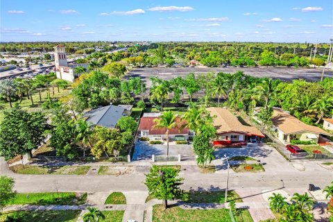 Снять в аренду виллу или дом в Майами-Шорс, Флорида 2 спальни, 163.51м2, № 2043700 - фото 22