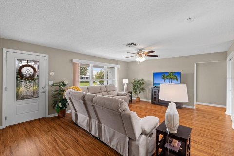 Copropriété à vendre à Pinellas Park, Floride: 2 chambres, 164.99 m2 № 1833111 - photo 4