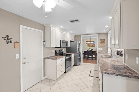 Copropriété à vendre à Pinellas Park, Floride: 2 chambres, 164.99 m2 № 1833111 - photo 17
