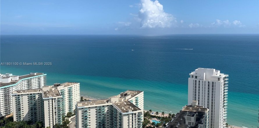 Condominio en Hollywood, Florida, 2 dormitorios № 1864129