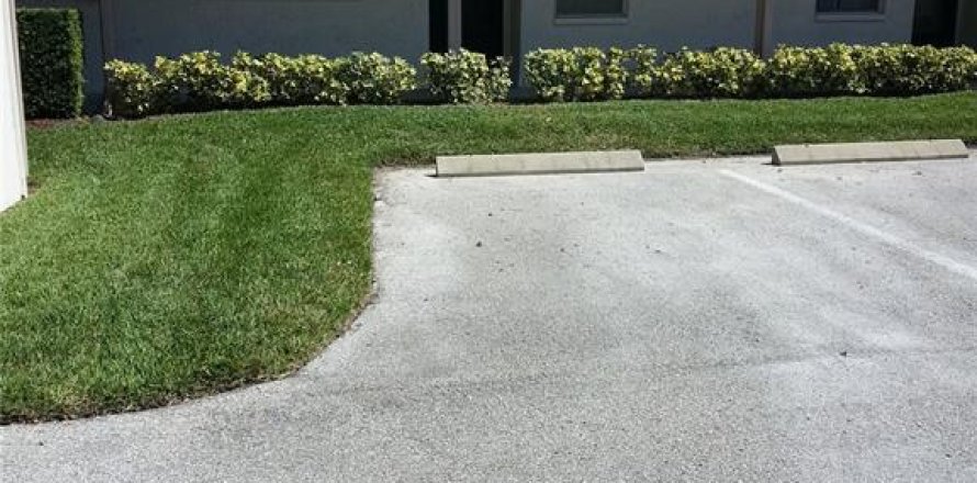 House in Clearwater, Florida 2 bedrooms, 86.86 sq.m. № 2219297