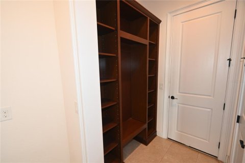 Casa en alquiler en Orlando, Florida, 6 dormitorios, 533.44 m2 № 1911651 - foto 17