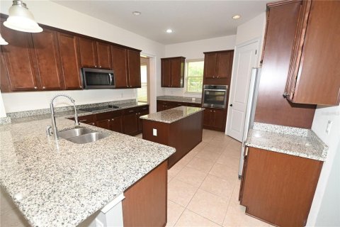 Casa en alquiler en Orlando, Florida, 6 dormitorios, 533.44 m2 № 1911651 - foto 7