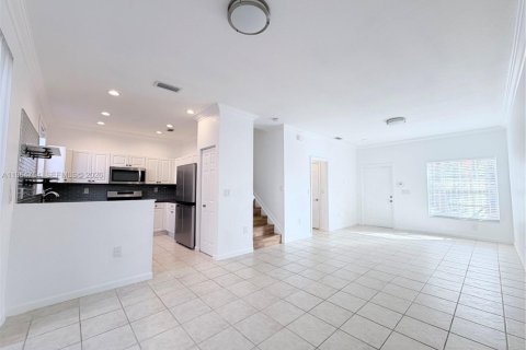 Adosado en alquiler en Pembroke Pines, Florida, 3 dormitorios, 129.88 m2 № 2029456 - foto 4