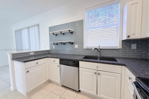 Adosado en alquiler en Pembroke Pines, Florida, 3 dormitorios, 129.88 m2 № 2029456 - foto 6