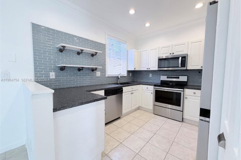 Adosado en alquiler en Pembroke Pines, Florida, 3 dormitorios, 129.88 m2 № 2029456 - foto 8