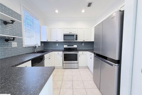 Adosado en alquiler en Pembroke Pines, Florida, 3 dormitorios, 129.88 m2 № 2029456 - foto 5