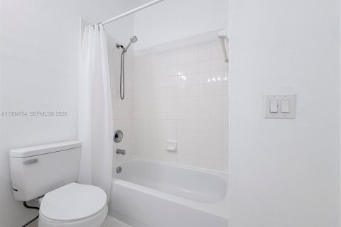 Adosado en alquiler en Pembroke Pines, Florida, 3 dormitorios, 129.88 m2 № 2029456 - foto 22