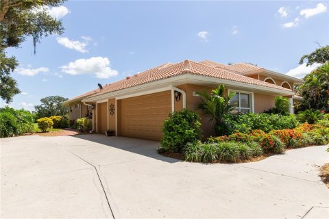 House in Sarasota, Florida 3 bedrooms, 247.49 sq.m. № 2352343 - photo 6