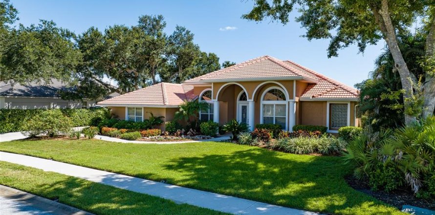 House in Sarasota, Florida 3 bedrooms, 247.49 sq.m. № 2352343