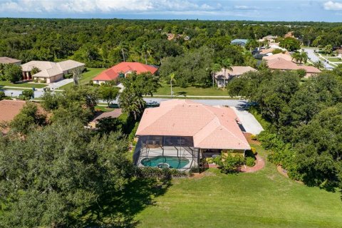 House in Sarasota, Florida 3 bedrooms, 247.49 sq.m. № 2352343 - photo 12