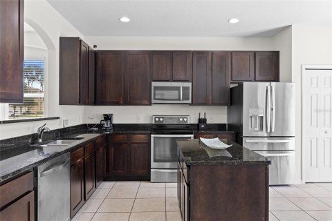House in Kissimmee, Florida 6 bedrooms, 267 sq.m. № 2236439 - photo 8