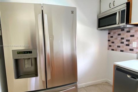Condominio en alquiler en Sunny Isles Beach, Florida, 1 dormitorio, 71.26 m2 № 1938416 - foto 10