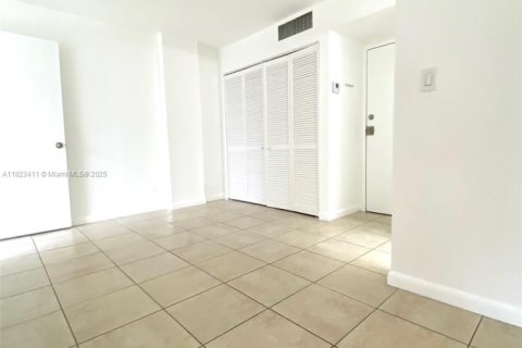 Condominio en alquiler en Sunny Isles Beach, Florida, 1 dormitorio, 71.26 m2 № 1938416 - foto 13