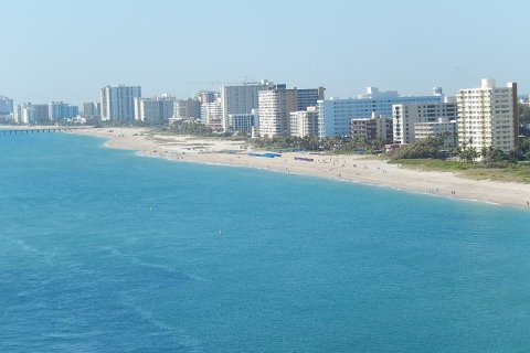 Condo in Pompano Beach, Florida, 3 bedrooms № 2249594 - photo 16