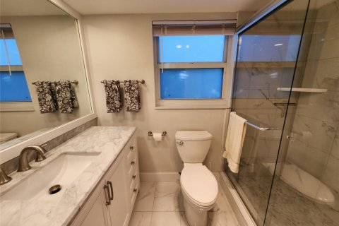 Condo in Pompano Beach, Florida, 3 bedrooms № 2249594 - photo 14