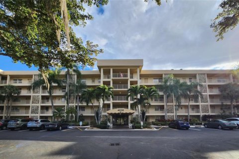 Condo in Pompano Beach, Florida, 3 bedrooms № 2249594 - photo 4