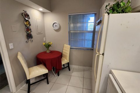 Condo in Pompano Beach, Florida, 3 bedrooms № 2249594 - photo 10