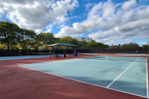 Condo in Pompano Beach, Florida, 3 bedrooms № 2249594 - photo 15