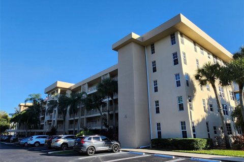 Condo in Pompano Beach, Florida, 3 bedrooms № 2249594 - photo 29