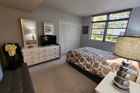 Condo in Pompano Beach, Florida, 3 bedrooms № 2249594 - photo 22