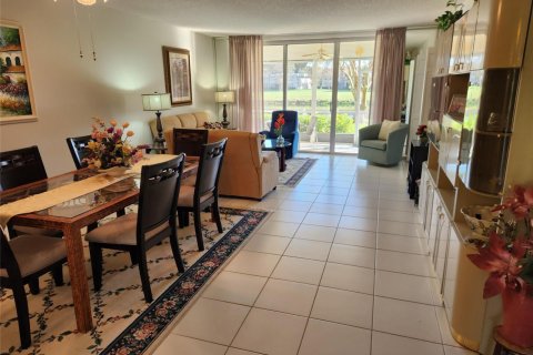Condo in Pompano Beach, Florida, 3 bedrooms № 2249594 - photo 25