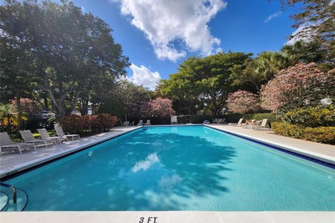 Condo in Pompano Beach, Florida, 3 bedrooms № 2249594 - photo 26