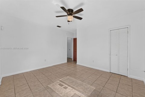 Villa ou maison à louer à Opa-locka, Floride: 3 chambres, 90.3 m2 № 2169281 - photo 21