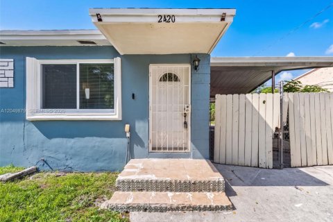 Villa ou maison à louer à Opa-locka, Floride: 3 chambres, 90.3 m2 № 2169281 - photo 5