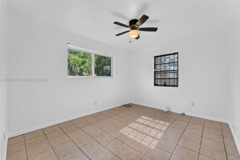 Villa ou maison à louer à Opa-locka, Floride: 3 chambres, 90.3 m2 № 2169281 - photo 12