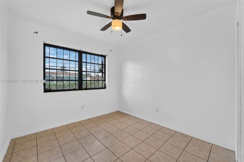 Villa ou maison à louer à Opa-locka, Floride: 3 chambres, 90.3 m2 № 2169281 - photo 16