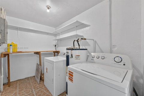 Villa ou maison à louer à Opa-locka, Floride: 3 chambres, 90.3 m2 № 2169281 - photo 11