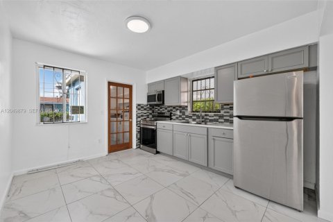 Villa ou maison à louer à Opa-locka, Floride: 3 chambres, 90.3 m2 № 2169281 - photo 9